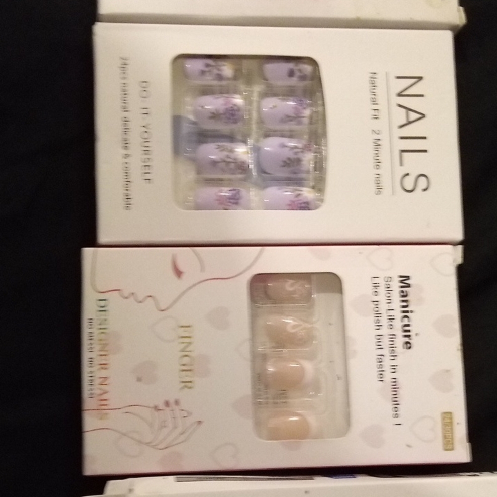 DIY Floral Nail Set - Purple and Cream